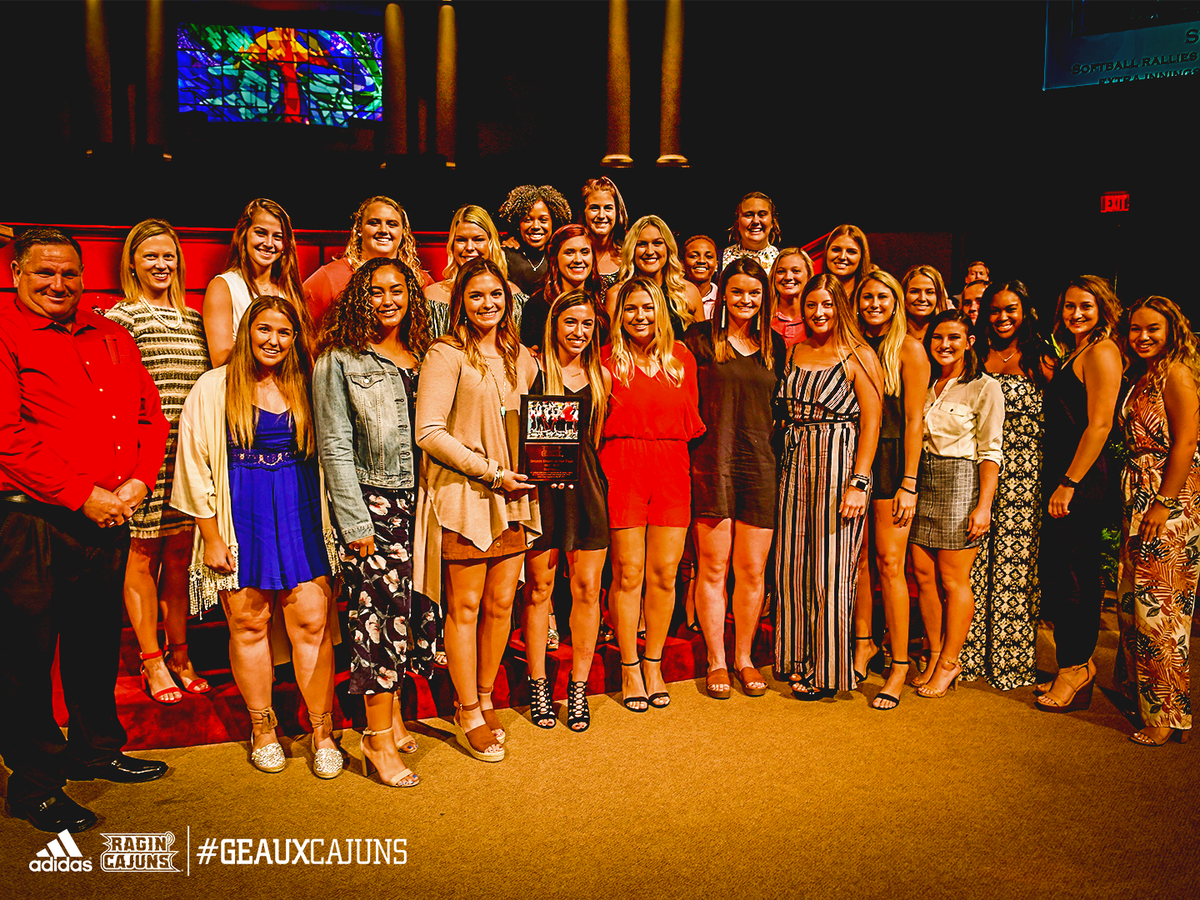 RaginCajunsSB's tweet photo. 📸 Highlights from the Louisiana Athletics Welcome Back Convocation.
▪️ Top Play ➡️ Chaumont's walk-off vs. Florida
▪️ Top Event ➡️ Rally to force winner-take-all in Regional final
#GeauxCajuns ⚜️ https://t.co/gUucrshTl2