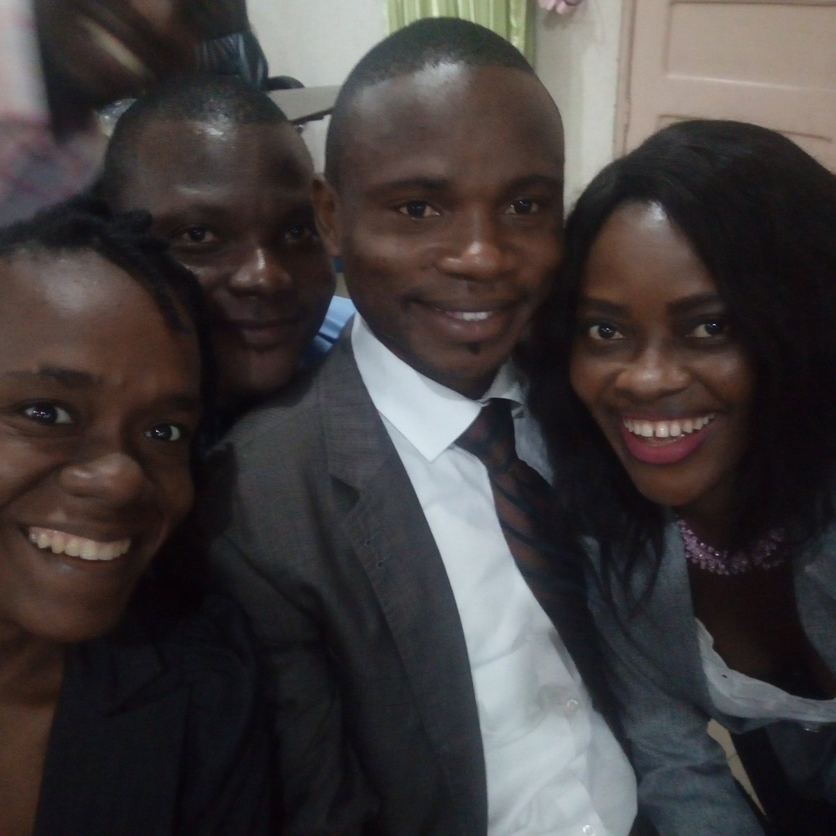 Sybilehoueton's tweet photo. Initiation des #JLB2018 à #Twitter en cours avec @AtmanBOUBA @IKenagnon @afoukin @AlixAhlonsou @ogouyomimartin1 https://t.co/6DHxzFUhYo