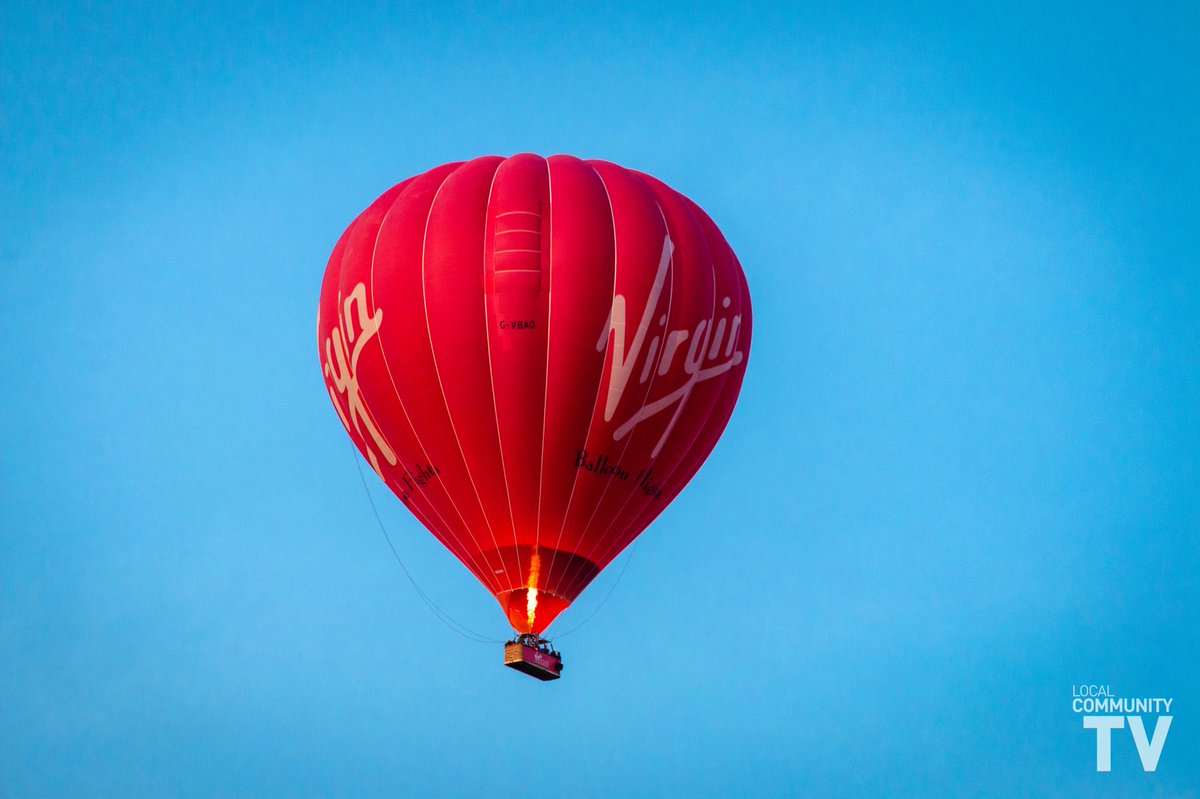 LocalComTV's tweet image. Love it when a big red balloon flies overhead! :-) #hotairballoon #dronephotography #dronestagram