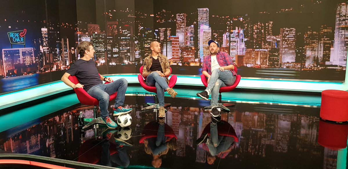RepechajeDTV's tweet photo. Nos visita el mediocampista uruguayo de @TemperleyOK #RobertoBrum en @RepechajeDTV con el papá de @JoseKorol y @nicocayeta https://t.co/YLrG9vYiym