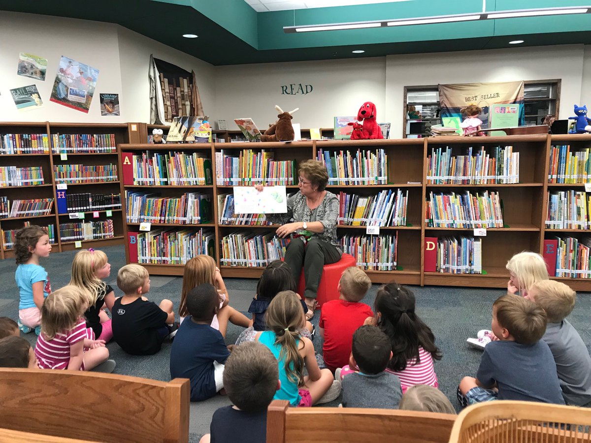 gaylamcox's tweet photo. Our first library visit of the year!Learning how to care for books from ⁦@tharkey⁩ #pisdbalancedliteracy ⁦@TriciaMyrie⁩ ⁦@LightFarmsElem⁩ https://t.co/FvfokFkhBe