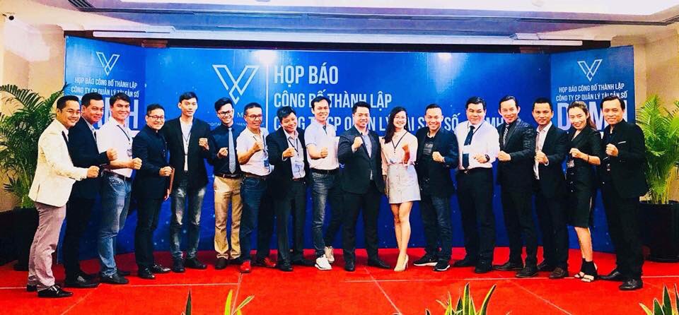 HoduyAnthony's tweet photo. 🛫Chỉ cần có ước mơ chính đáng, mọi nỗ lực của chúng ta đều có thể trở thành hiện thực. 
Chúc mừng Eric &amp; gia đình #Trustpay #DGroup #VinaGroup đã có một bước tiến tuyệt vời. Chúng ta đã sở hữu công ty niêm yết #HVA trên sàn chứng khoáng HN-Index.
#FinTech https://t.co/agb5SpmH9E