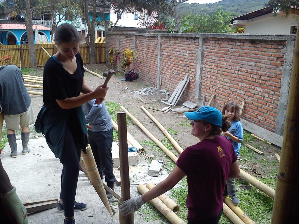 CampEcuador's tweet photo. #TeamGrade11th at #CampCosta🌊 working hard on the following projects Children Center, Communal Multipurpose House and building benches and desks, fantastic job guys 💪👍#DoSomenthingAmazing #CampsEffect @CampsInt @acotopaxi https://t.co/oinqXpAFZ8
