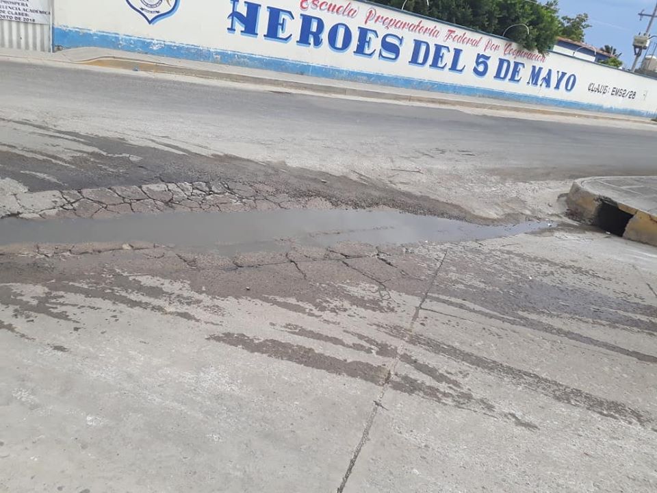 prefeco228's tweet photo. #DenunciaCiudadana 
SOSAPAMA no ha venido a solucionar el problema de drenaje, dado que es un foco de infección para toda la comunidad estudiantil así como demás habitantes de la región; se pide de la manera más atenta se de pronta solución! https://t.co/3DEsafhzMu