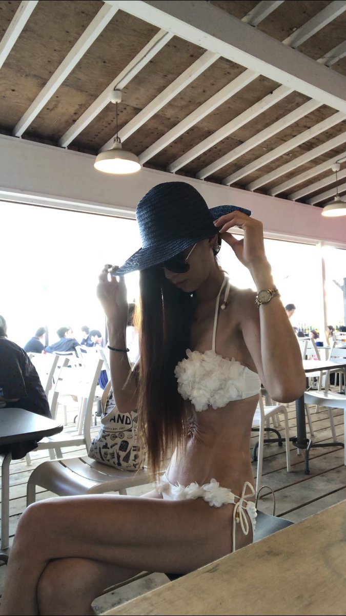 佐々木絵理 由比ヶ浜にて 由比ヶ浜 葉山庵 モデル