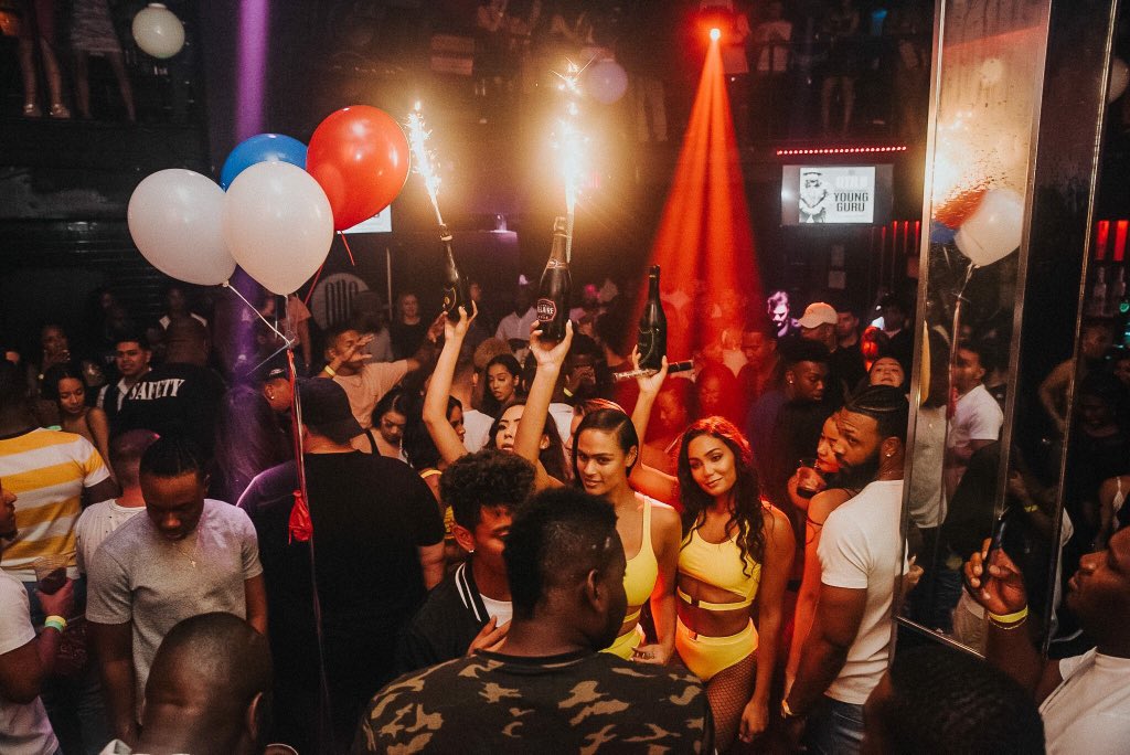Ono_Promotions's tweet photo. It's time to rally! Tonight we party at @ononightclub! #EpicTuesday
Doors: 10PM | 18+🎉
Table Service: 407.701.9859📲🍾
#ONONightclub #OrlandoNightlife #UCF #VIP #DowntownOrlando #Valencia #TuesdayNight https://t.co/aikoaivorH
