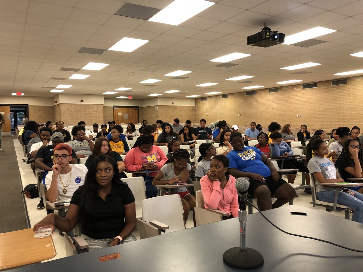 NAACPatMcNeese's tweet photo. GREAT first meeting! Lets keep the ball rolling steady into the semester🙌🏾 #FocusingOnProgress https://t.co/n8FfOqW3B2