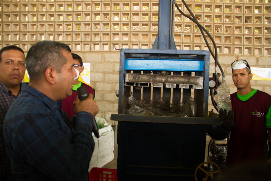 willy_casanova's tweet photo. El objetivo, generar importantes ingresos a la municipalidad para avanzar en la consolidación de un nuevo sistema de recolección y tratamiento de la basura, en respeto al ambiente. ¡Venceremos! #MaracaiboRenace #28Ago #Recimara #ProducciónYCrecimiento https://t.co/MVv1RIlTia