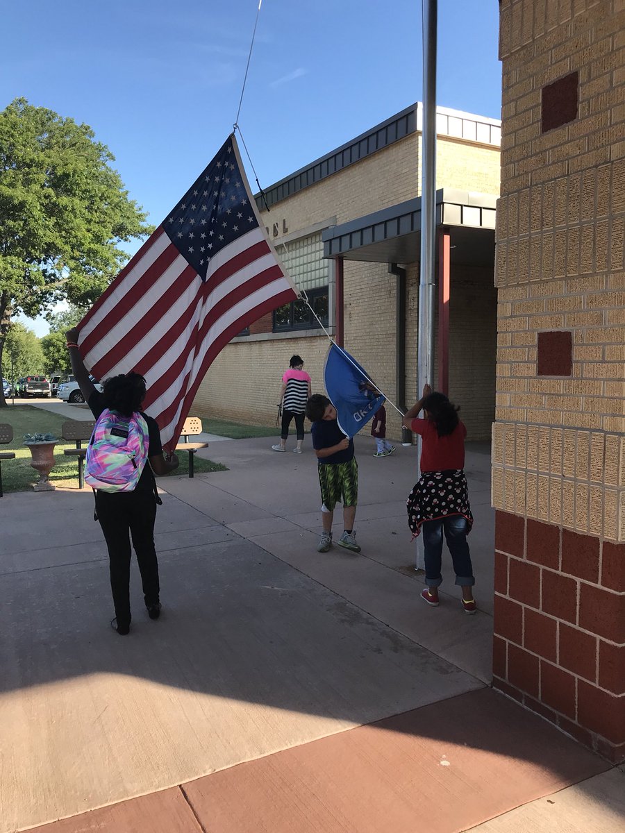 SteedChargers's tweet photo. @SteedChargers Flag Team!! They make sure our flags are up DAILY...We ❤️ our Flag Team #PlayTheGameToWin https://t.co/X5EsZVGcCQ