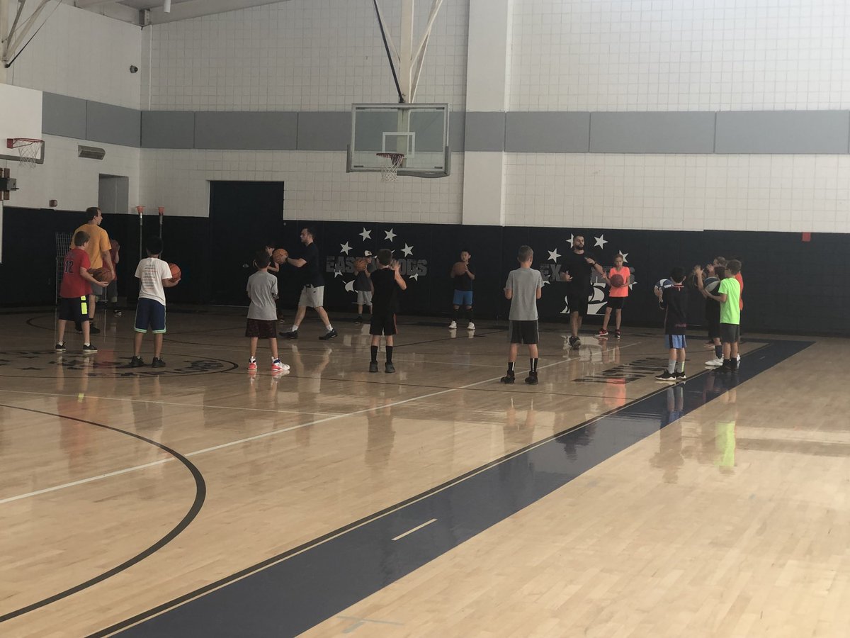 HCER2440's tweet photo. Getting ready for the season at our Preseason Skills Clinic with @teewy5 #alwaysballing https://t.co/Rx9X47n4gv