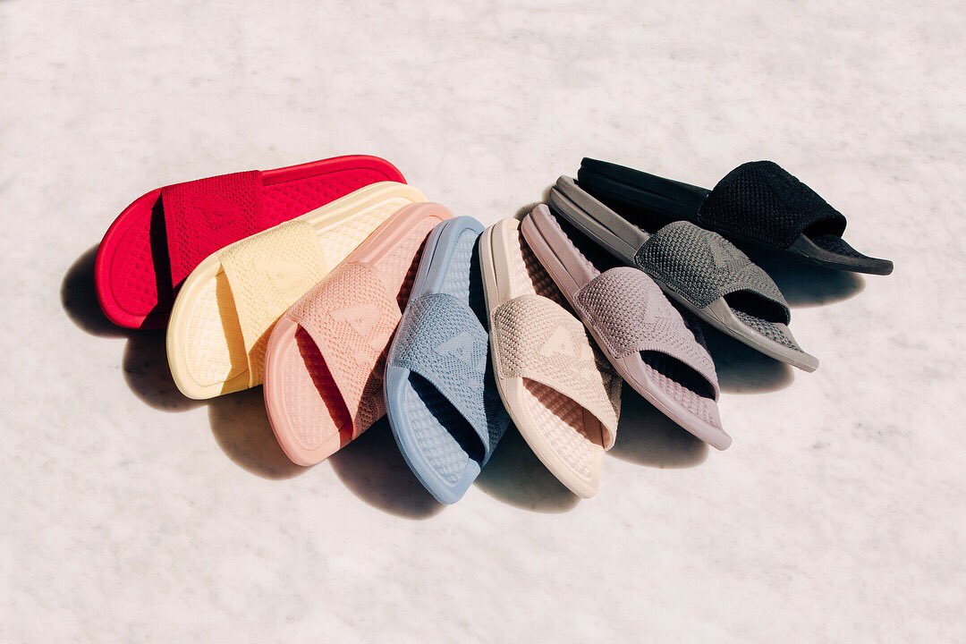 AdamGoldston's tweet image. Introducing the most comfortable slide in the world...we didn’t cut a single corner engineering these. We spent years perfecting the sculpted footbed that molds to your foot as you wear it. We felt the slide should be engineered like a shoe and should support you as you move 🏆