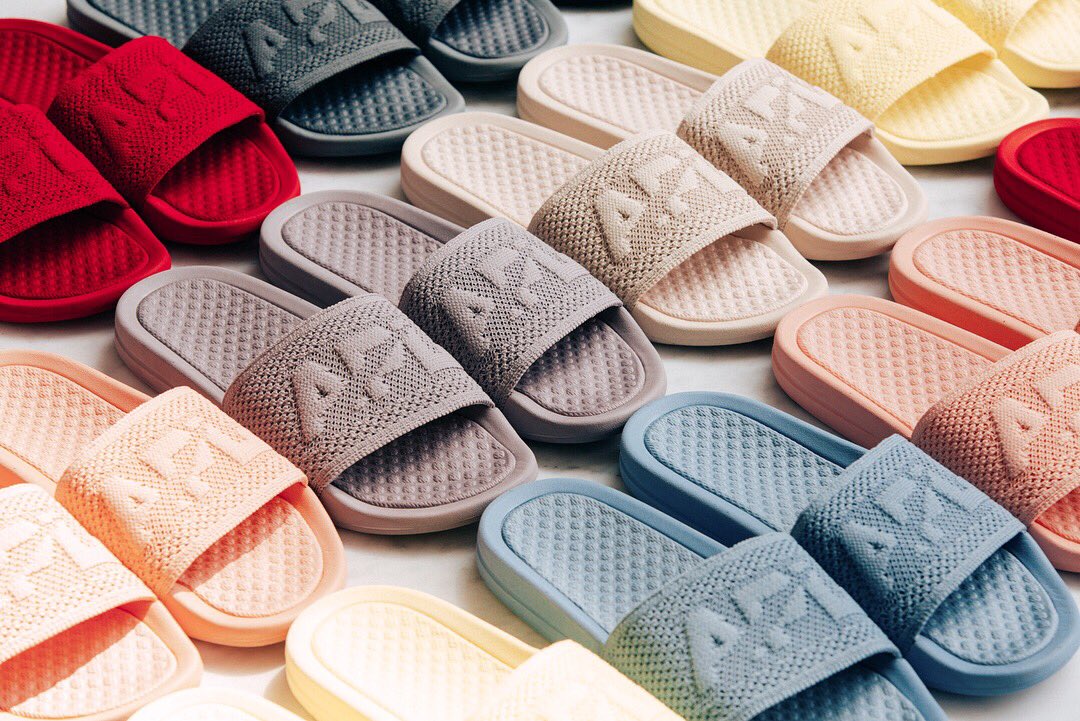 AdamGoldston's tweet image. Introducing the most comfortable slide in the world...we didn’t cut a single corner engineering these. We spent years perfecting the sculpted footbed that molds to your foot as you wear it. We felt the slide should be engineered like a shoe and should support you as you move 🏆