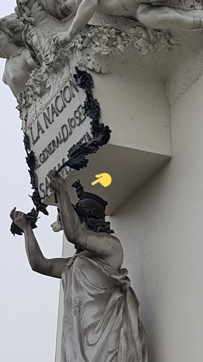 flormosenia's tweet photo. Hoy me contaron la historia de la estatua en la plaza San Martin de Lima. Parece que al escultor le encargaron que hiciera sobre el casco de la estatua una llama de fuego que simbolice la libertad y el tipo se confundió e hizo una llama pero EL ANIMAL QUE ESCUPE. Lo amo. https://t.co/n3whDGx9Ev