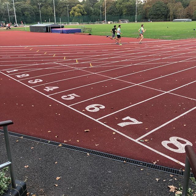 yourhiddenyou's tweet photo. #tracktuesday for the 2nd week and I think I’m going to make this a regular slot. Great training with #claphamchasers with 6x800 tonight. Yoga early tomorrow to help stretch it out. .
.
#trackrun #800s #trilife #swimbikerun #triathlete #ironman #ironman703 #pushyourself #gob… https://t.co/eur8HjWTF9