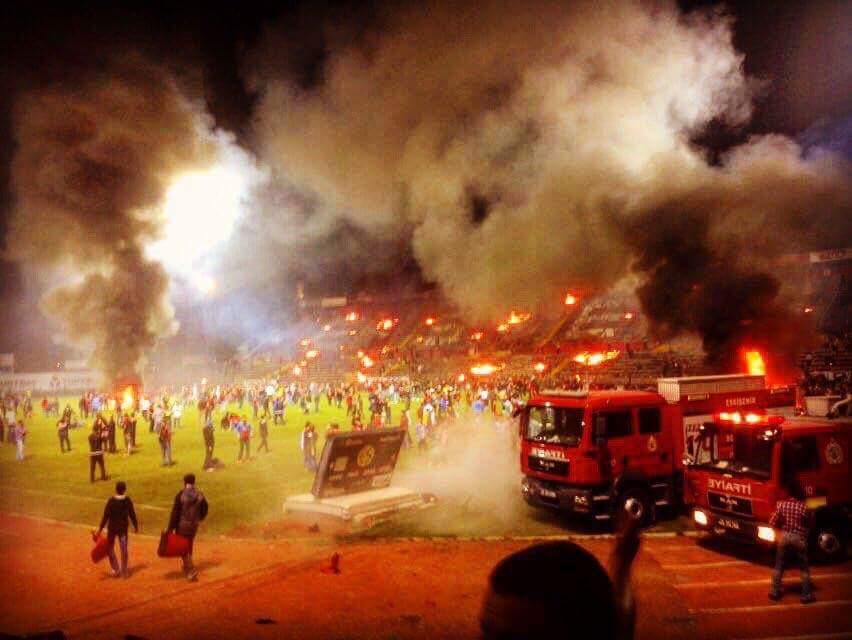 esesodtu's tweet photo. 53 yıllık tarihimizde bizi bu duruma düşüren kim varsa unutmayız, bizi yok edenler bilsin sizi de yakarız. #Eskişehirsporyokolmasın https://t.co/op6kWL4FGm