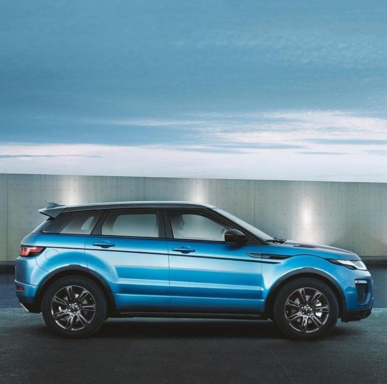 LandRoverCLT's tweet photo. Striking in blue, or any color for that matter. What's your dream Rover color? https://t.co/htLuN5oJHI