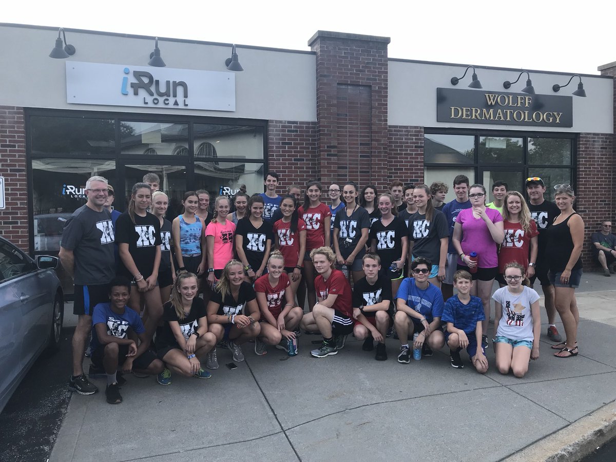 Sgfrunning's tweet image. Thank you iRun Local for another amazing event! @iRunLOCAL #SGFBulldogPride #WeRunLocal