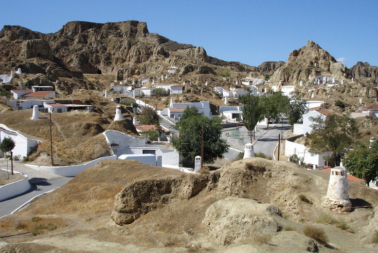 carmenrlozano's tweet photo. @PuertTannhauser @HdAnchiano #InTheRocks Casas cueva de Guadix (Granada) @geo_cuaternario https://t.co/IqnJOAh1m9