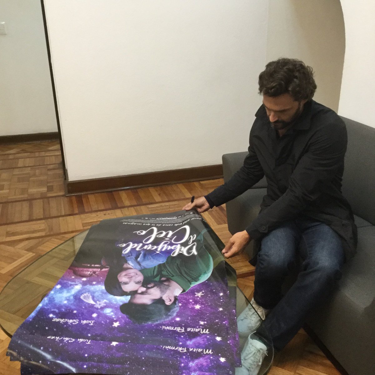 LosBingers's tweet photo. Una gran tarde nos regalaron hoy @MaiteOficial e @ivansanchezz_ en el #MeetAndGreet de #DibujandoElCielo . Nos dejaron pósters autografiados para ti. Sigue a Sector para saber cómo obtener uno. ¡Y gracias a quienes nos acompañaron hoy! https://t.co/IPWaNidJTo