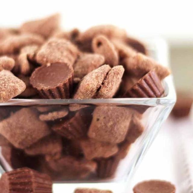 angieholdenmake's tweet photo. Peanut butter and chocolate?  Yes please!  Head to the #linkinprofile to get this great recipe!
.
.
.
#marthafood #sobestfriendsforfrosting #thekitchn #photosinbetween #yahoofood #buzzfeast #huffposttaste #bareaders #chocolate #chocolatelover #peanutbutt… https://t.co/ekI3o09RUD https://t.co/AJvBNZCFYl