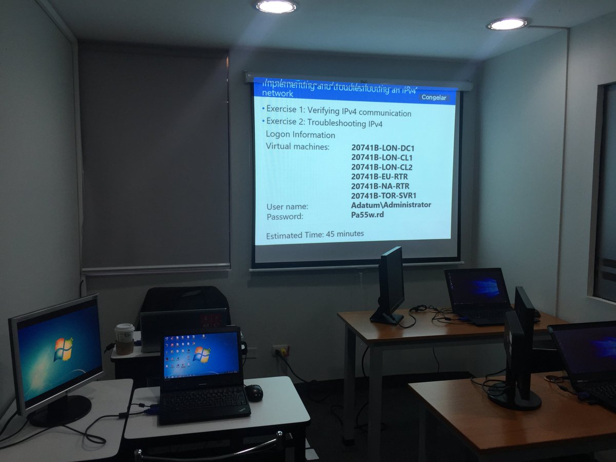 peter_chirinos's tweet photo. Todo listo para que mis alumnos del curso: 20741 - Networking with Windows Server 2016 puedan iniciar sus laboratorios 👨💻#QLC #TrackMS #W2016 https://t.co/tcLz9gz20l