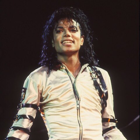 ddlsoffthewall's tweet photo. happy 60th birthday to this legend. you’ve impacted so many lives with your music and humanitarian work. you continue to inspire me in many ways. you’re so loved and missed and i truly hope you’re at peace now #michaeljacksonday #happybirthdaymichaeljackson 💗 https://t.co/oyNHqEP6AZ