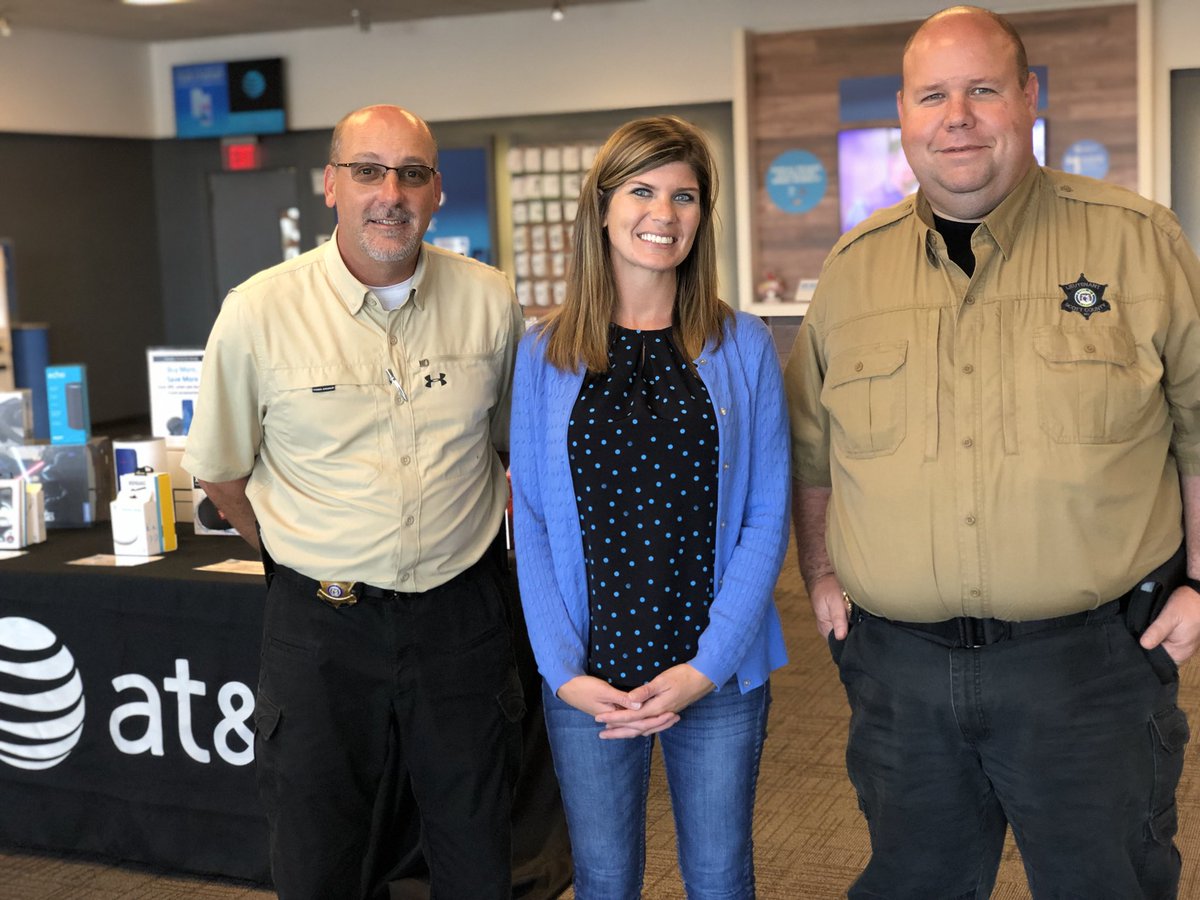 Sam_Crowley14's tweet photo. Tiffani helping out Scott county sheriff department get their FirstNet account going. #FirstNetinAction #HelpingOurFirstRespondersIsOurThing #OnlyAtAtt #SikestonStore #CorriesCrúe #MidStatesProud @crickjmess @woolverton_b @cmcneely75 @JCollier33 @albee_kelly https://t.co/5OvKPoi8ZN