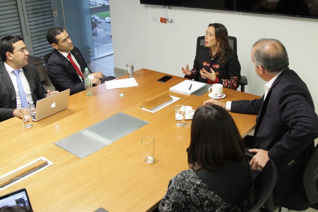 DanielPalam's tweet photo. Reunidos con gerente de @TransMilenio para buscar ampliar horario de buses los fines de semana y beneficiar a los comerciantes, empleados y ciudadania de la #Bogota nocturna. @FENALCOBOGOTA @ConcejoDeBogota https://t.co/rkfS8wExOi