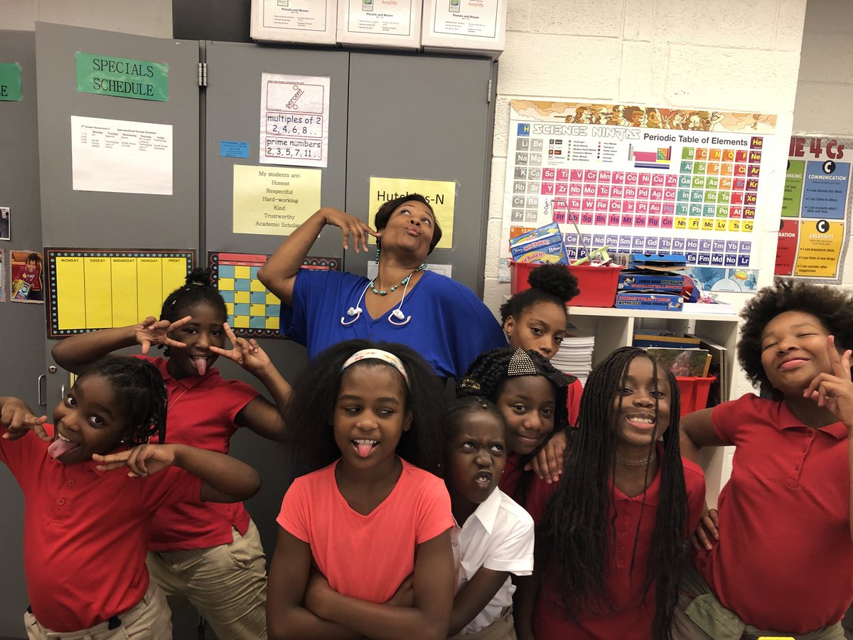 HutchinsSTEMDC's tweet image. We are so excited to have an all girls robotics team this year with @UPOinDC @HendleyES!! The SparkleBots team has gotten off to a beautiful start today as they worked diligently to complete their VEX IQ Next Level Gameboard! #HendleyESTEMLab #ward8rising