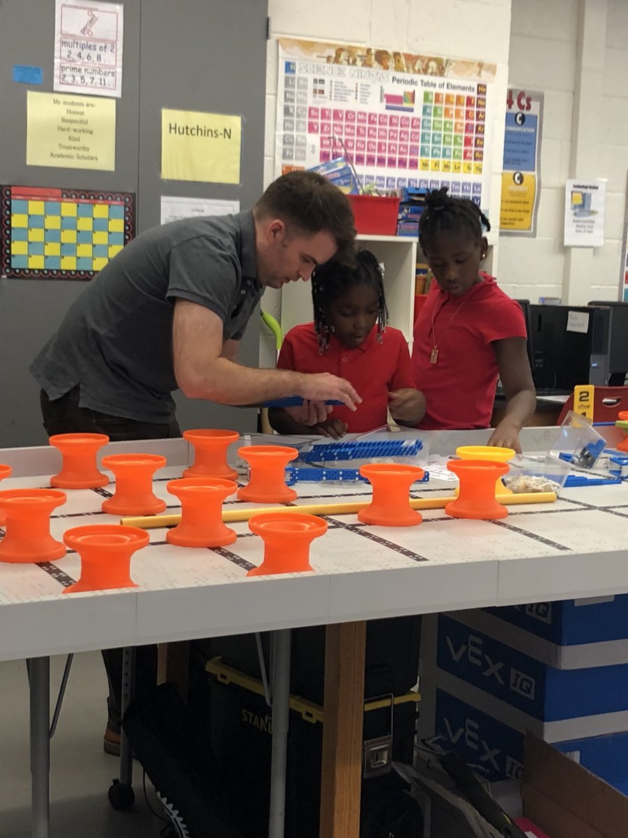 HutchinsSTEMDC's tweet image. We are so excited to have an all girls robotics team this year with @UPOinDC @HendleyES!! The SparkleBots team has gotten off to a beautiful start today as they worked diligently to complete their VEX IQ Next Level Gameboard! #HendleyESTEMLab #ward8rising