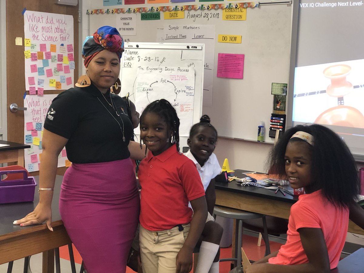 HutchinsSTEMDC's tweet image. We are so excited to have an all girls robotics team this year with @UPOinDC @HendleyES!! The SparkleBots team has gotten off to a beautiful start today as they worked diligently to complete their VEX IQ Next Level Gameboard! #HendleyESTEMLab #ward8rising