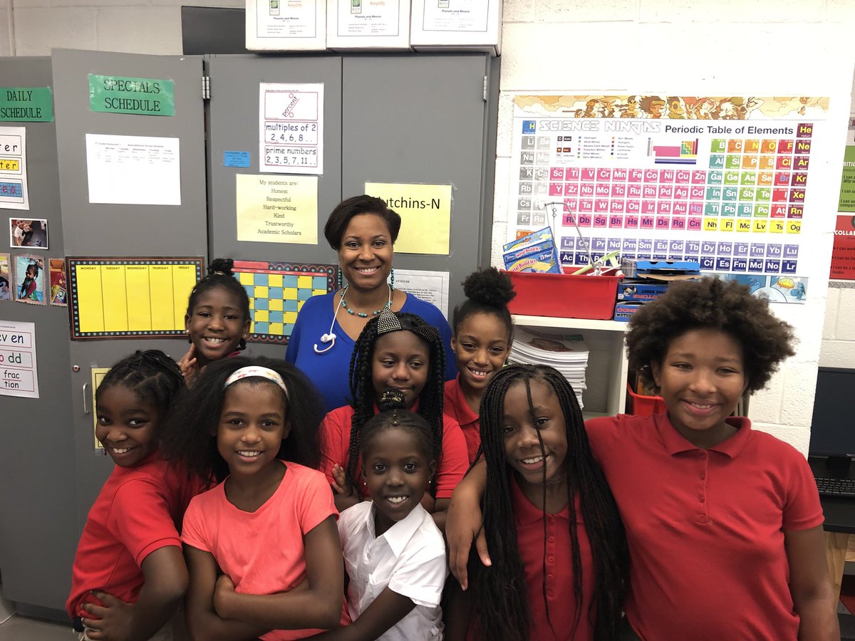 HutchinsSTEMDC's tweet image. We are so excited to have an all girls robotics team this year with @UPOinDC @HendleyES!! The SparkleBots team has gotten off to a beautiful start today as they worked diligently to complete their VEX IQ Next Level Gameboard! #HendleyESTEMLab #ward8rising