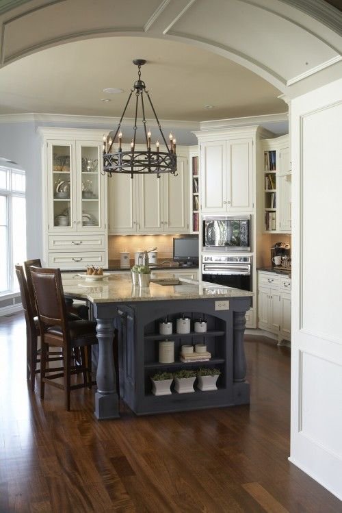 Eva4Design's tweet photo. The use of colors helps to create an inviting and timeless space to cook and gather with family &amp; friends. https://t.co/sd0HvQpHOa
