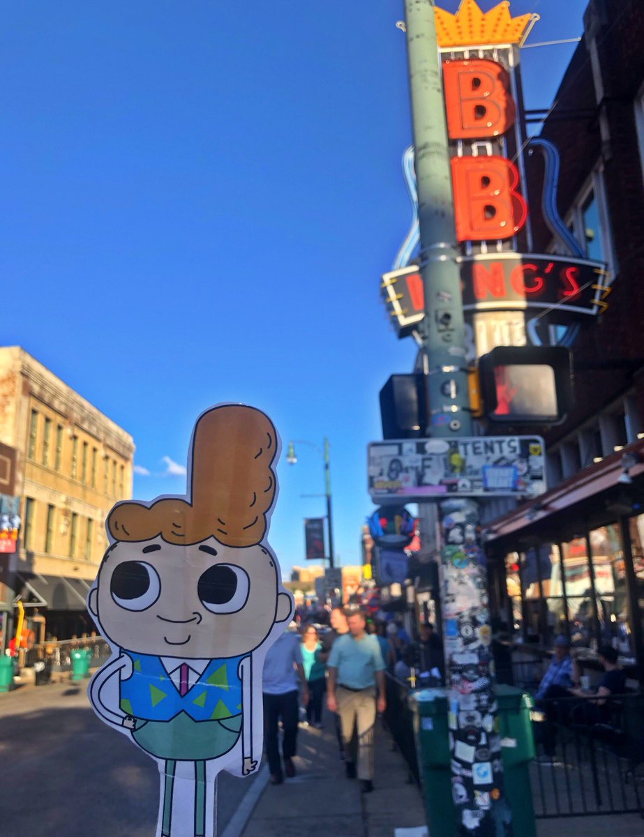 Film_Girl3333's tweet image. Hugo is on Beale St. We are going to listen to some blues tonight. #Memphis #bbkings #cupcakeanddino