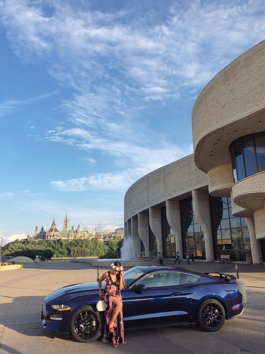 20YS's tweet photo. Can you guys guess where the @FordCanada @FordMustang is today?🇨🇦

Have you been to #Ottawa #Gatineau? Come visit soon! #OutaouaisFun 💙

Ps. Loving this dainty @poppy_peonies #purse w #pearls! 👛
#ad #Ford_partner #ottcity https://t.co/r8gKeRSvDl
