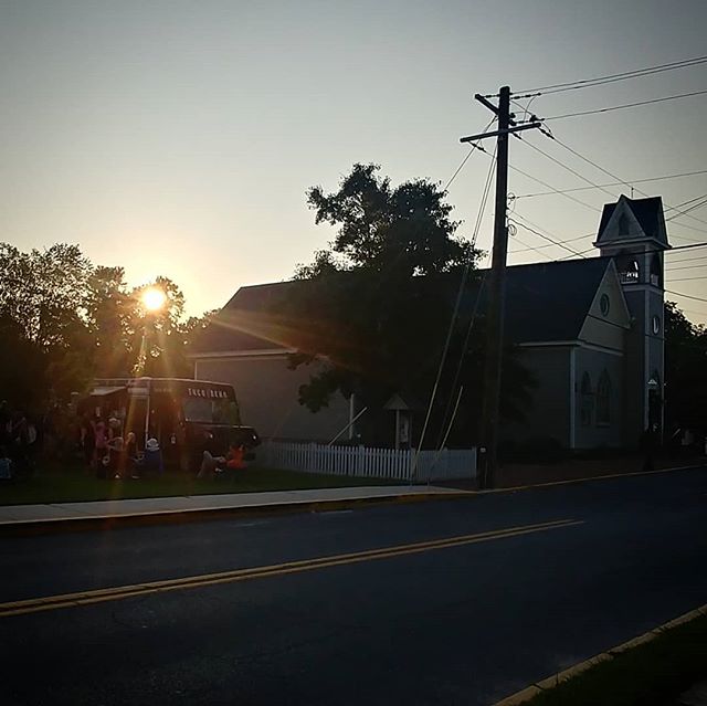HistoricMilton's tweet photo. The sun is setting on Milton's last #TruckinTuesday of the summer. I'm going to miss walking across the street to get food from trucks like Taco Reho. #netde #miltonde #historicmilton #ogresgrove #delagram https://t.co/XSh003efr8 https://t.co/DSnMbOdma9
