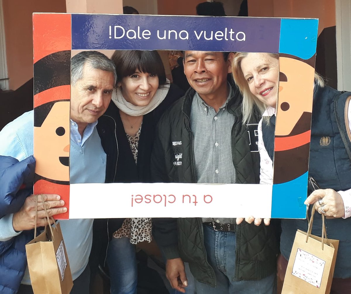 PrytzLiliam's tweet photo. Agradecidos por el inicio de capacitacion en pedagogia #AulaInversa un muy buen emcuentro en Peruti. @PlatGuacurari https://t.co/JJC5ALKGUm