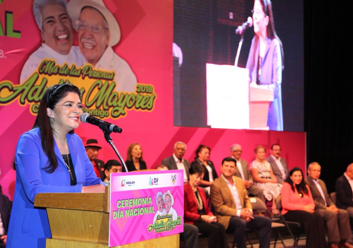 difhgo's tweet image. Preside nuestra Presidenta de patronato @victoriaruffo31 Ceremonia  del Día nacional de las personas Adultas Mayores,así mismo entrega el galardón “Gloria Conde “ a quienes por su trayectoria son pilar del crecimiento de la entidad por el trabajo realizado a lo largo de su vida.