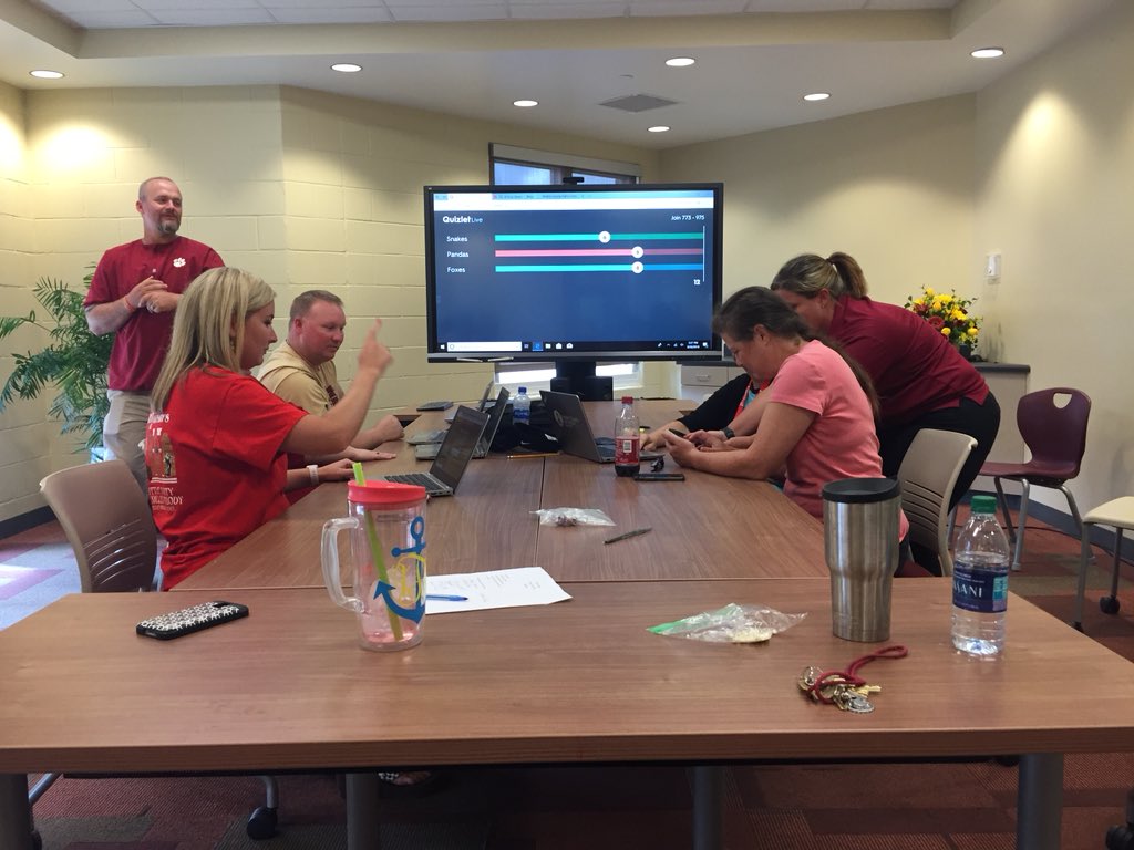 NicoleThomas722's tweet photo. Awesome #CHSTechTuesday led by our fabulous Driver’s Ed teacher. @quizlet @MobilePublicSch @ThreadgillMCPSS #CHSnation #quizletlive https://t.co/6Mbgl3igmo
