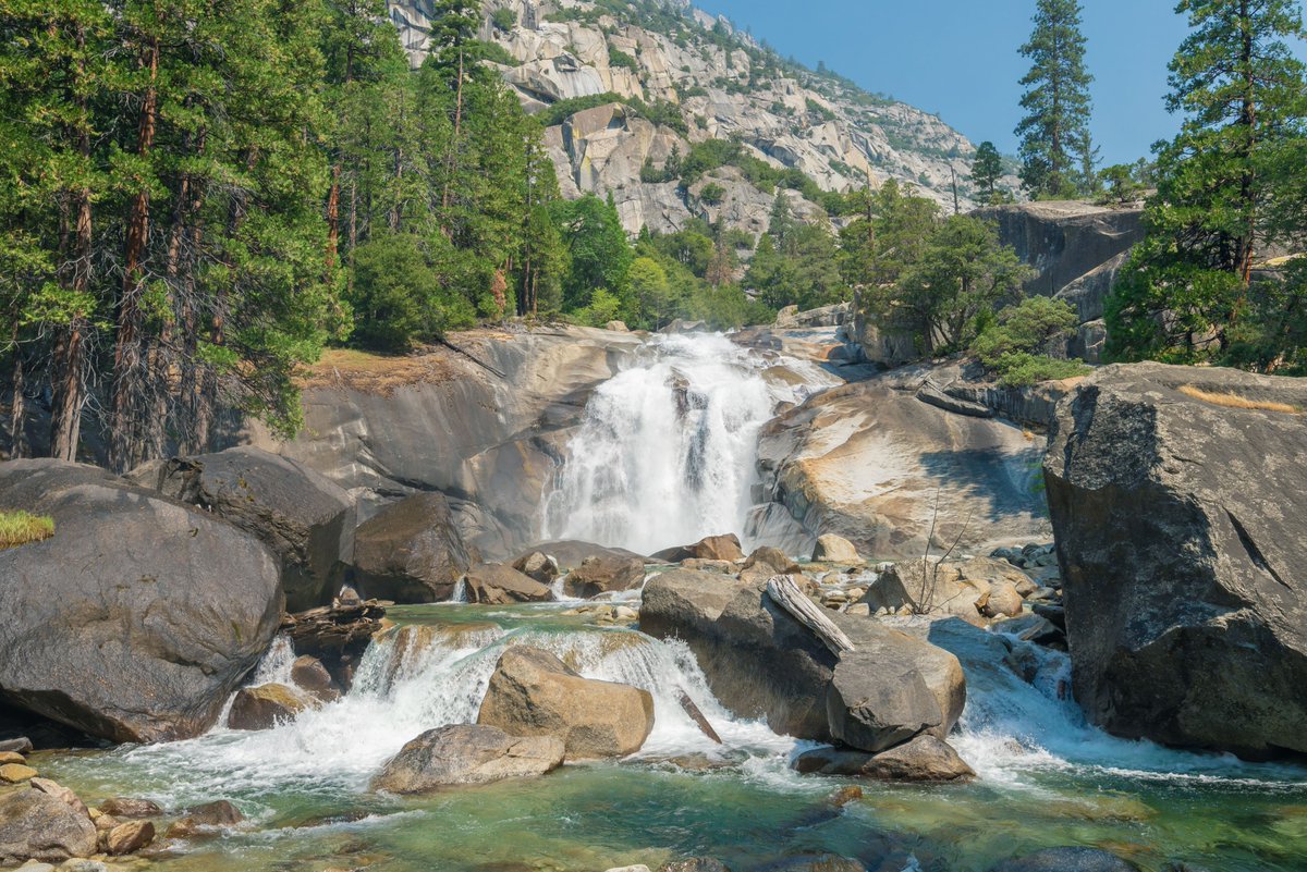 SeqParksCon's tweet photo. You may have to hike 4 miles to get here but we think the view is worth it. Mist Falls, Kings Canyon National Park. Photo by Cade Castle. #MistFalls #waterfall #kingscanyon #findyourpark https://t.co/FXS8vJIUAE