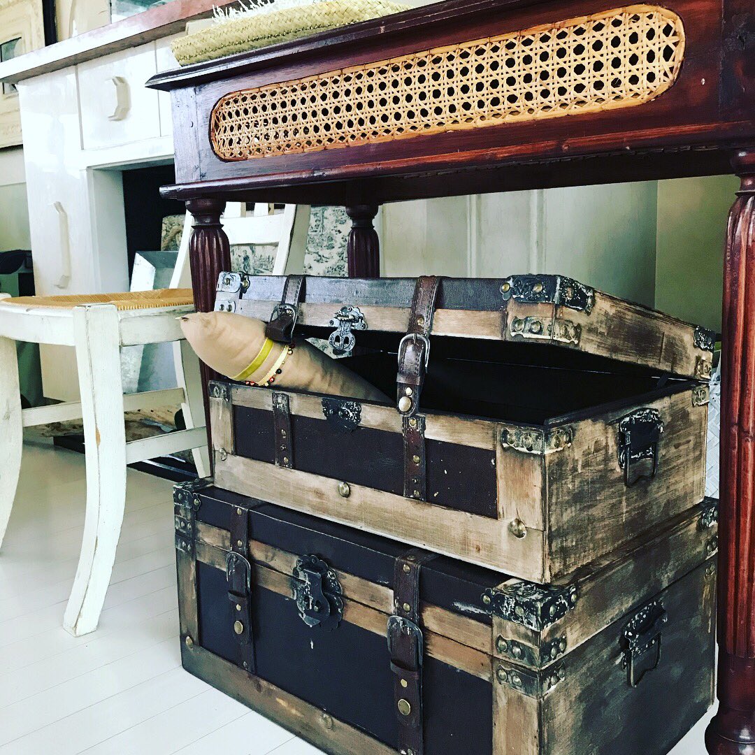 precious2018two's tweet photo. 秋の旅  をテーマにスタイリングレッスン
トランクに荷物をつめてあなたなら何処を旅しますか？

#インテリアスタイリスト
#インテリアのある暮らし https://t.co/LaN3USzHaJ