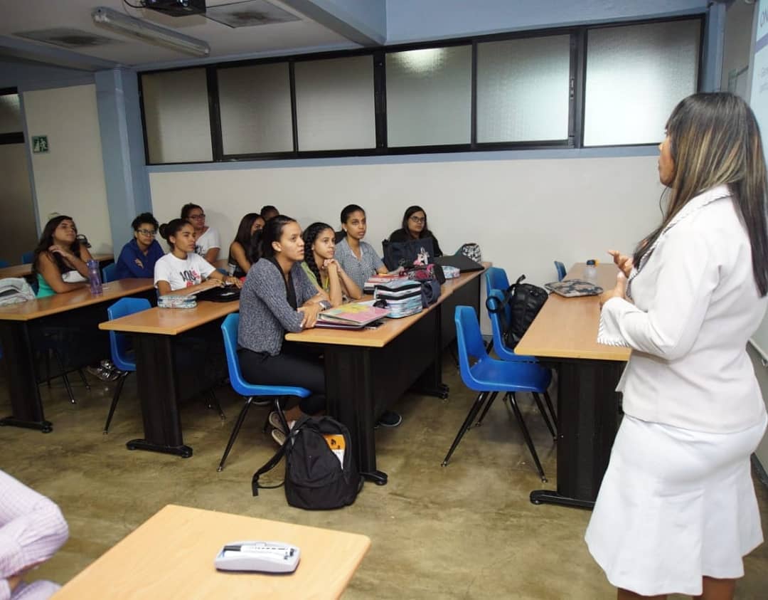 OnapiRD's tweet photo. #Hoy| Compartimos el Taller de #NombresComerciales, #Marcas, #SignosDistintivos y #Patentes a estudiantes del @INTECRD, ejerciendo nuestro compromiso institucional de promoción a la #PropiedadIndustrial y la #InnovaciónTecnológica; facilitado por Dayanara Rivera, del #CATI https://t.co/GcAmeoMZ8N
