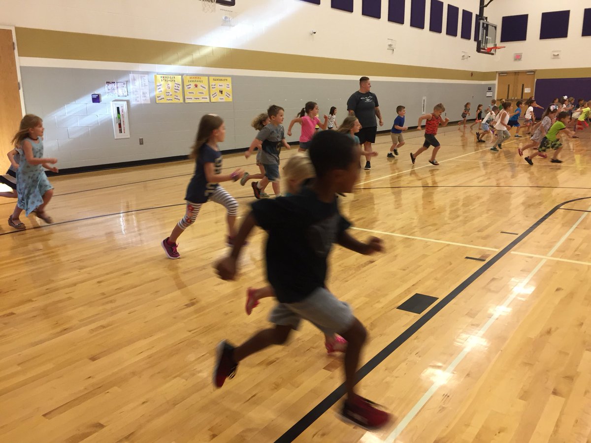bmeyer_ves's tweet photo. Awesome first day for our 1st to 3rd graders!  So excited to see their enthusiasm. Topped off the day with KG orientation. Bring it on! https://t.co/QqjNMGApGa