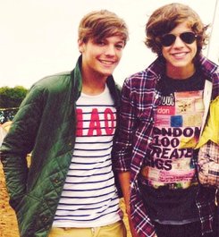 LouisMxOficial's tweet photo. Hoy hace 7 años  Louis y Harry estaban en un festival en Leeds 

_♠️ https://t.co/1aGNMAuyCM