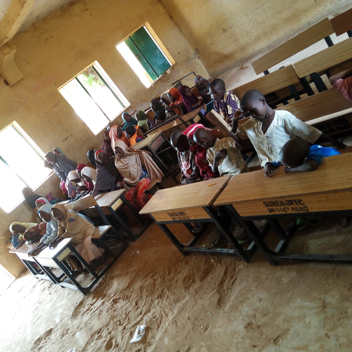 YALSNG's tweet photo. Ongoing Yals free extra moral lessons for Jss and Ss class and internally displaced people's children At Yobe State Nigeria.
#yalsInpromotingliteracy #YalsInAction #YalsForPeace @YALINetwork @Aliyuproff @GovtYobeState @Alfaruk4all https://t.co/VXv4KkpURf