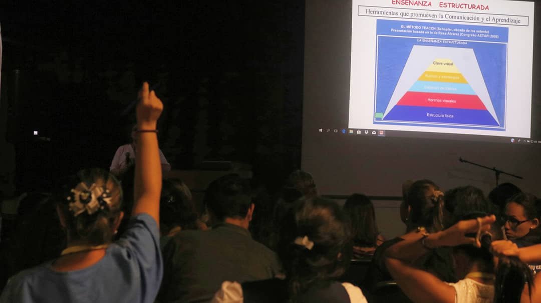 thearTEAproject's tweet photo. Los Talleres de Sensibilización han permitido la unificación de la comunidad tanto de padres de jóvenes con TEA  como la de docentes y estudiantes. De esta forma se ha obtenido un conocimiento integral de los TEA y se promueve la inclusión de los mismos ¡Tu apoyo es importante! https://t.co/NjGbY0y1eB