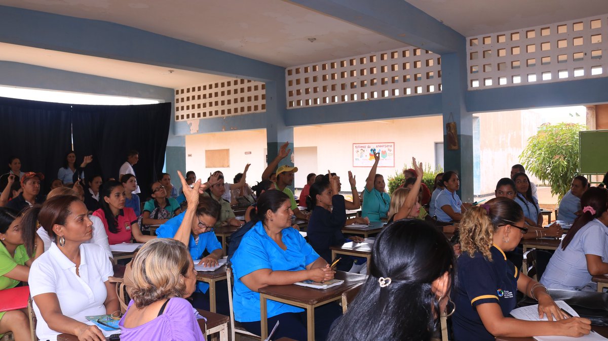 thearTEAproject's tweet photo. Los Talleres de Sensibilización han permitido la unificación de la comunidad tanto de padres de jóvenes con TEA  como la de docentes y estudiantes. De esta forma se ha obtenido un conocimiento integral de los TEA y se promueve la inclusión de los mismos ¡Tu apoyo es importante! https://t.co/NjGbY0y1eB