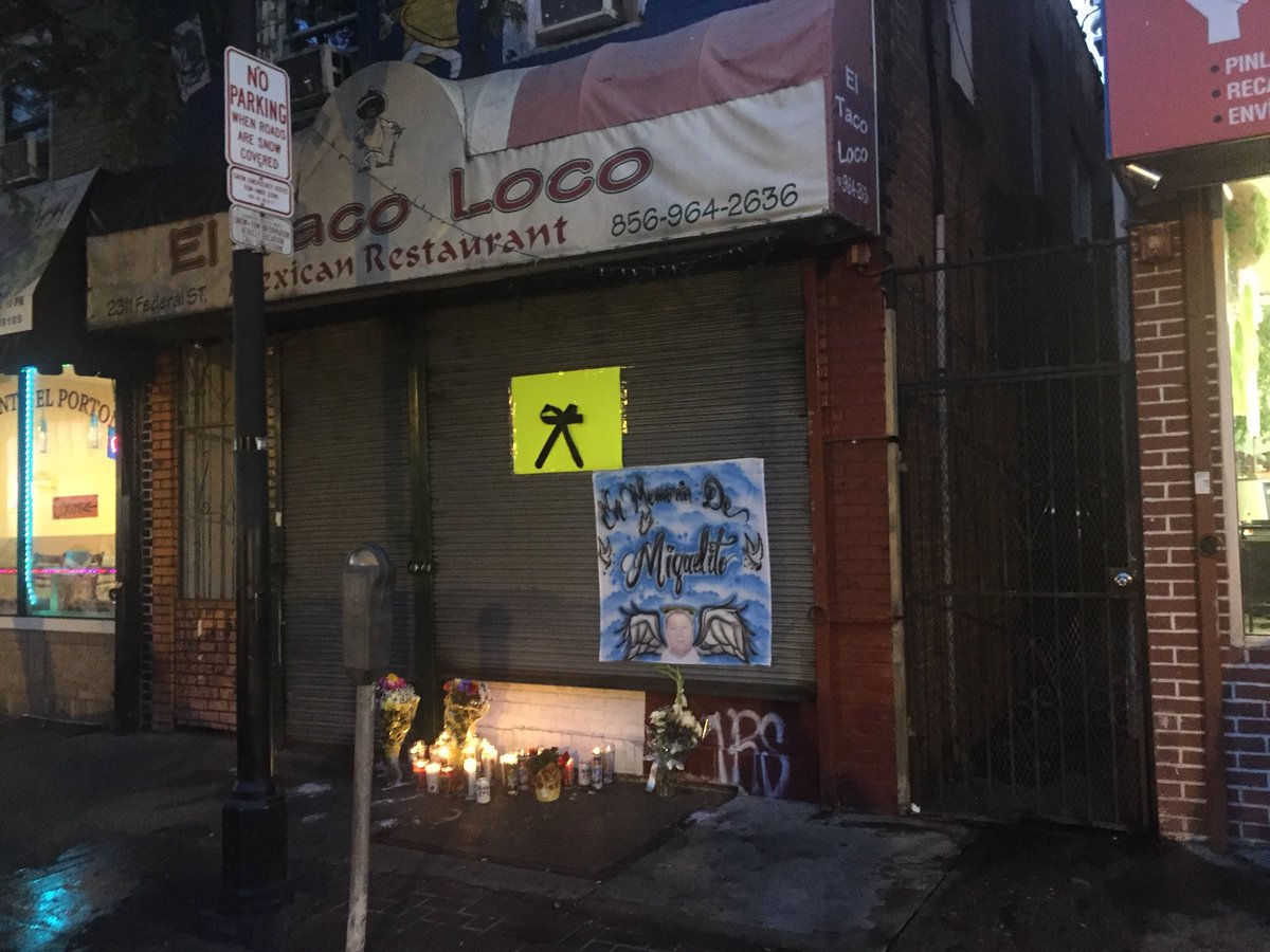 jim walsh on Twitter "Now candles flicker at memorial outside El Taco