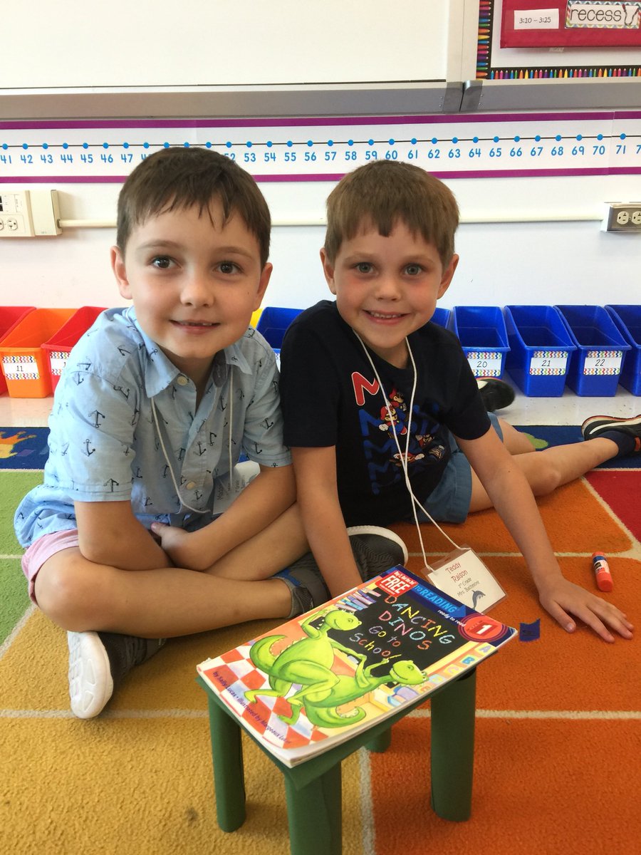 bethbatch6's tweet photo. Starting the year off in 1st grade @StratfordLndgES learning about cooperation! How can you work cooperatively with a partner to build a structure to hold a book? Lots of successes! #FirstSixWeeksofSchool #funin1st https://t.co/J5TkU224xj