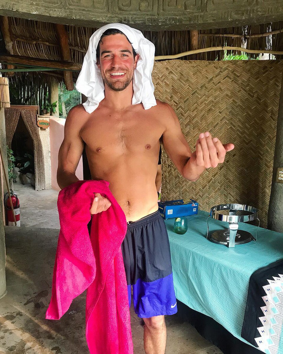 enews's tweet photo. Just a Grocery Store Joe appreciation post. #BachelorInParadise https://t.co/OK38hfwmHg